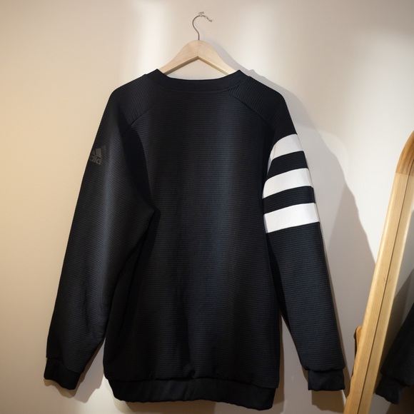 Adidas Volleyball Crewneck in Black. Size 2XL. - Picture 2 of 2